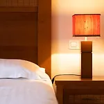 拉斯奇酒店 3* 萨雷