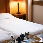 拉斯奇酒店 萨雷